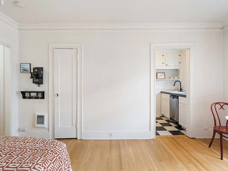NW Couch St — Photo 10