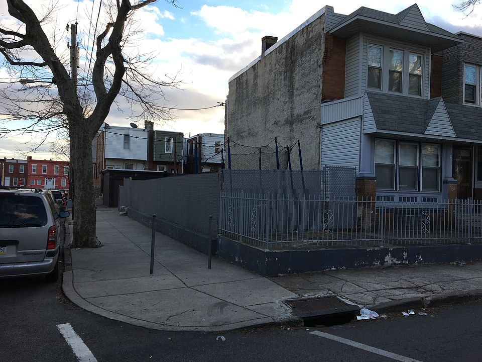 1st image of 624 E Hilton St