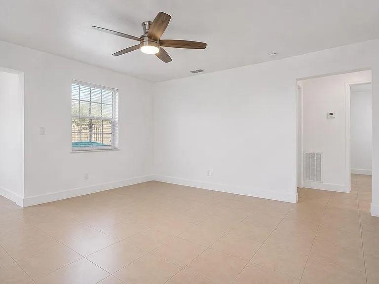6110 SW 38th St — Photo 11