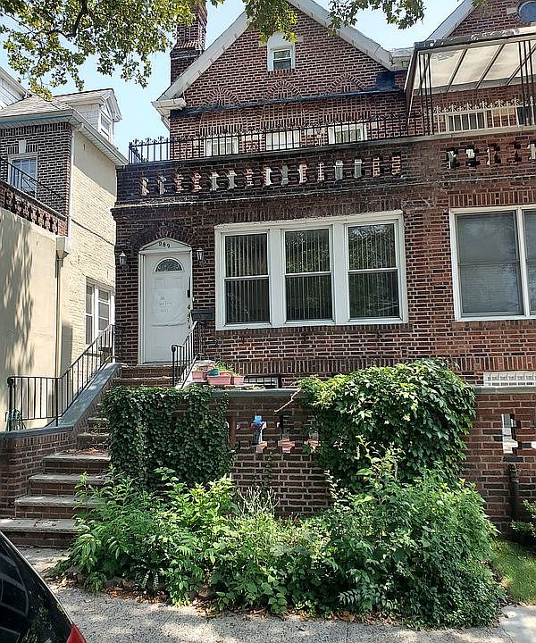 1st image of 989 E 10th St