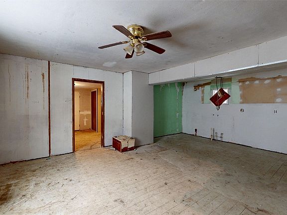 4th image of 755 E 11th St