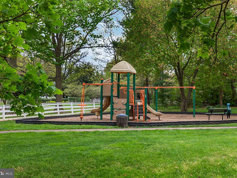 13116 Nestlewood Ct — Photo 46