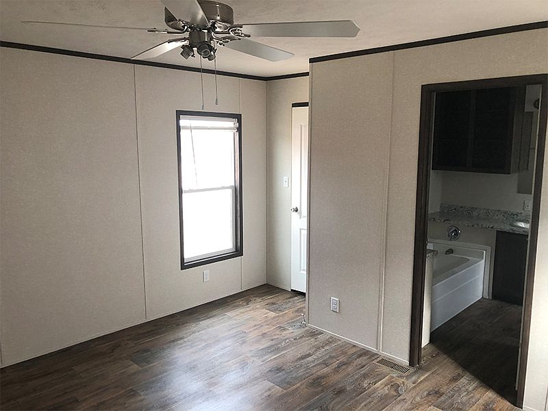 2nd image of 407 10th St