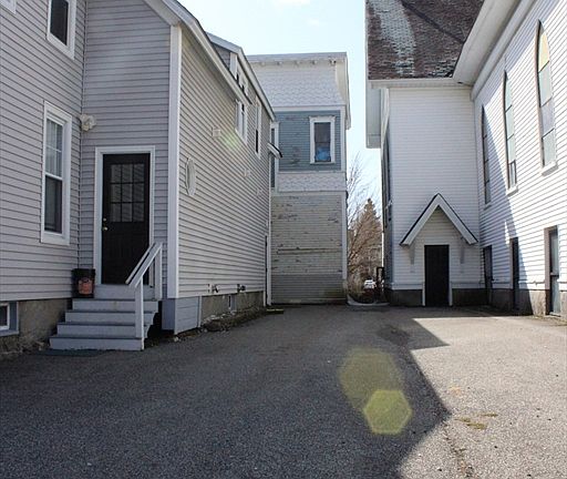 4th image of 644 Pine St