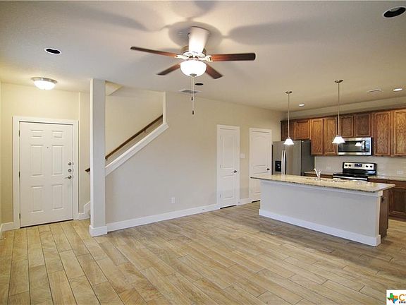 3rd image of 907 Langesmill Br
