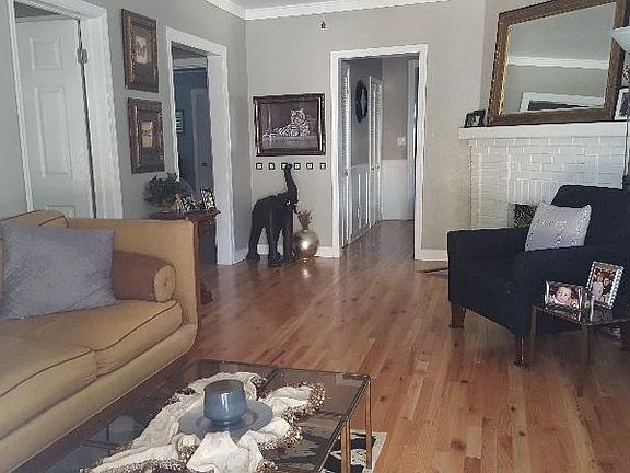 5th image of 305 Marshall St