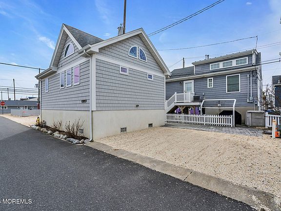 5th image of 105 W Bayberry Way