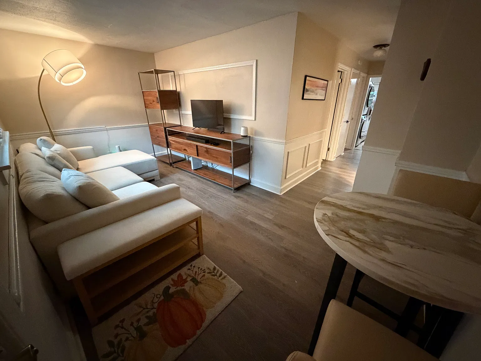 2 bed, 700 sqft, $1,600 — Photo 4