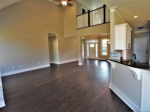 3rd image of 510 Castle Heights Ave