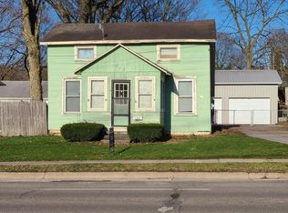 305 N Red Bud Trl, Buchanan, MI 49107