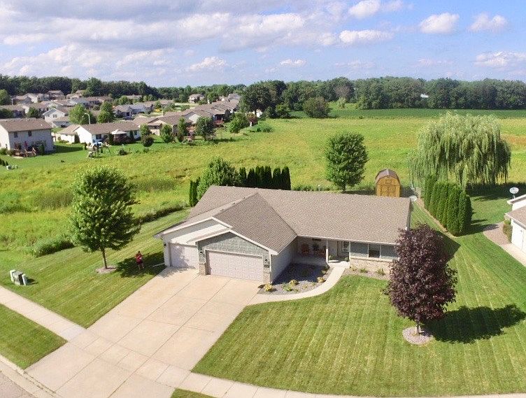 1st image of 4403 Red Oak Dr
