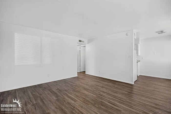 2209 W Belmont Ave #5 — Photo 1