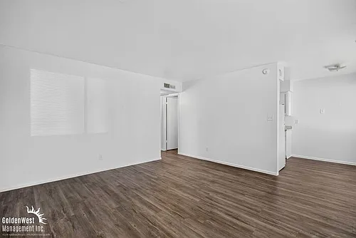 2209 W Belmont Ave #5 Photo 1