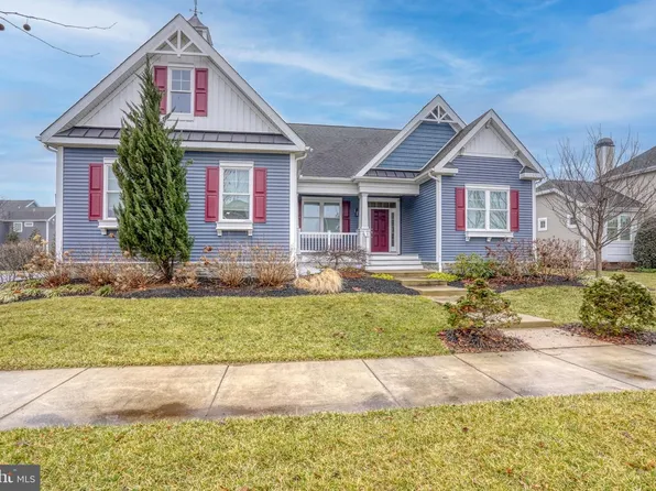 677 Spring Hollow Dr, Middletown, DE 19709