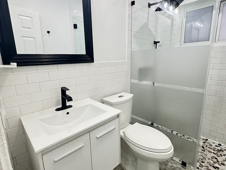 1413 SW 20th St #1 — Photo 8