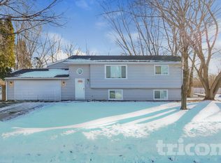 7 Fairway Dr, Monticello, MN 55362