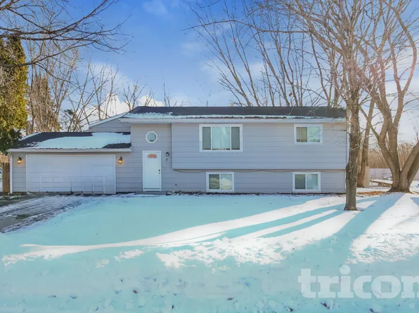 7 Fairway Dr, Monticello, MN 55362