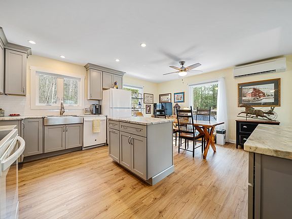 4th image of 109 Middle Winchendon Road