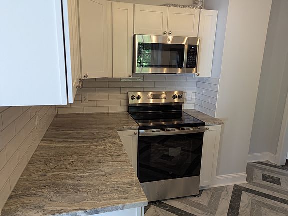 New oven/stove combo, new microwave