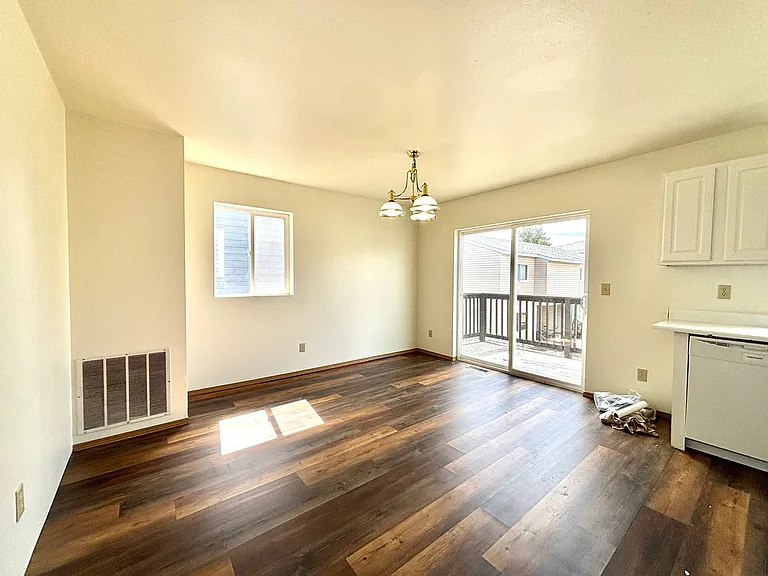 1747 W Kagy Blvd — Photo 3