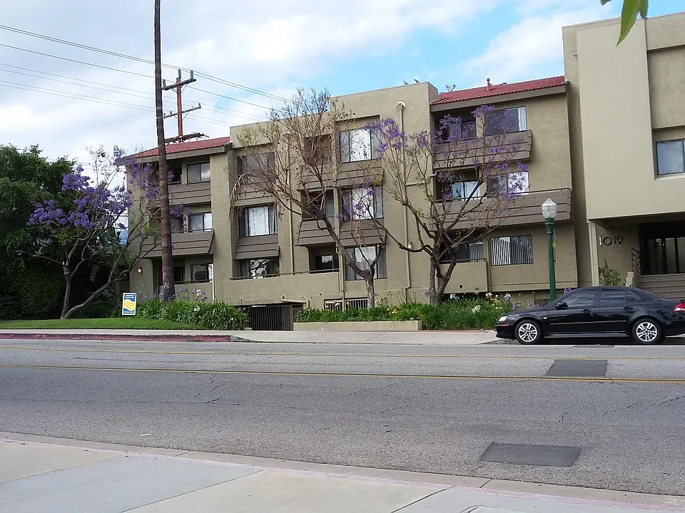 Glenoaks Apartments