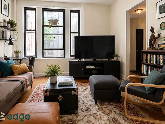 3rd image of 600 Park Pl #15A