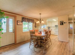 1390 Gibson Rd, Selah, WA 98942