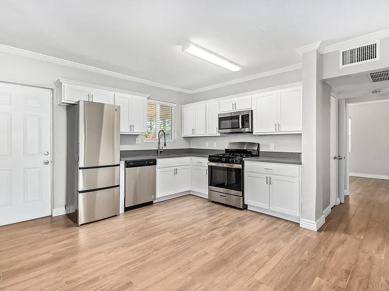 527 E Whitton Ave — Photo 12