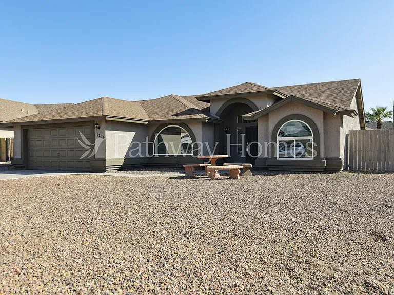 7704 W San Juan Ave — Photo 2