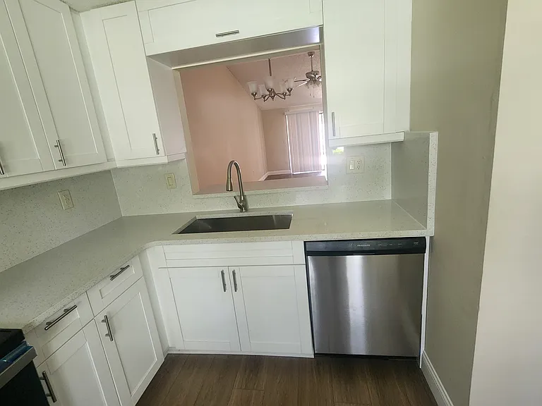 209 Corkwood Ln #209 — Photo 2