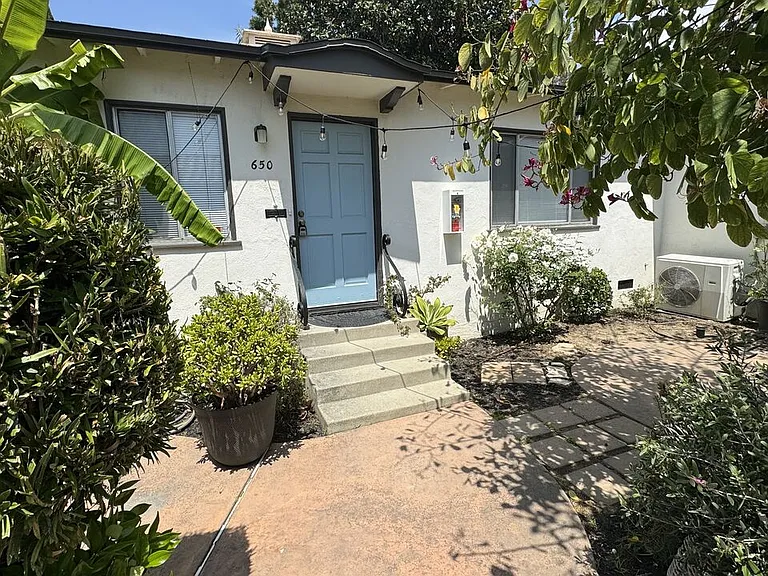 650 Park Ave — Photo 1