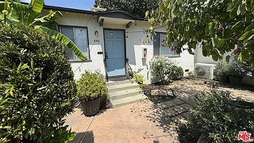 650 Park Ave Photo 1
