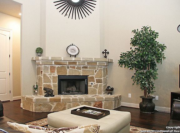 3rd image of 507 Grove Bnd