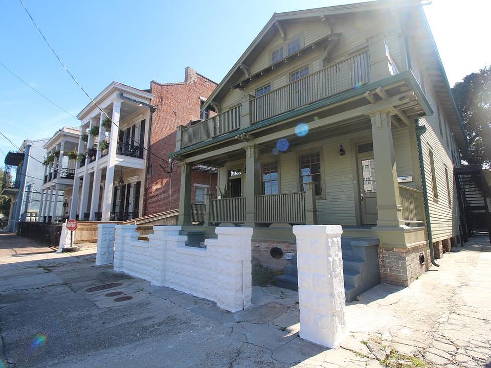 Exterior with driveway