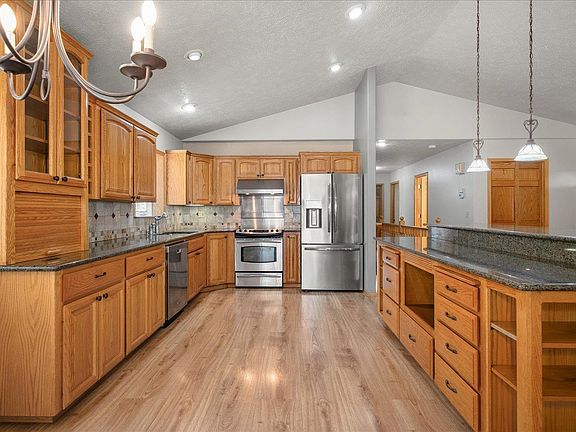 3rd image of 1110 S Brooks Rd