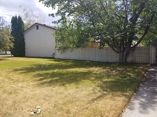 5th image of 640 Foster Dr