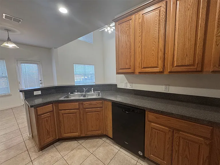 8745 Manhattan Ave — Photo 6