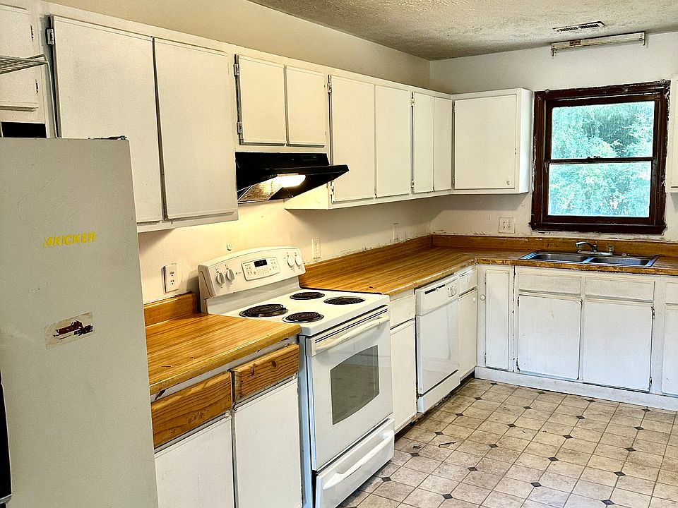 2nd image of 384 Coates Rd #1