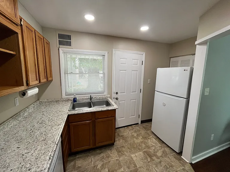 3117 Elmwood Dr — Photo 6