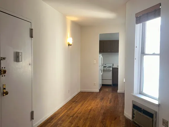 522 East 88th Street image 2 of 10