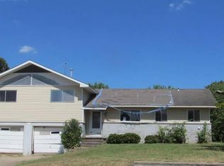 303 N Country Club Rd, Siloam Springs, AR 72761