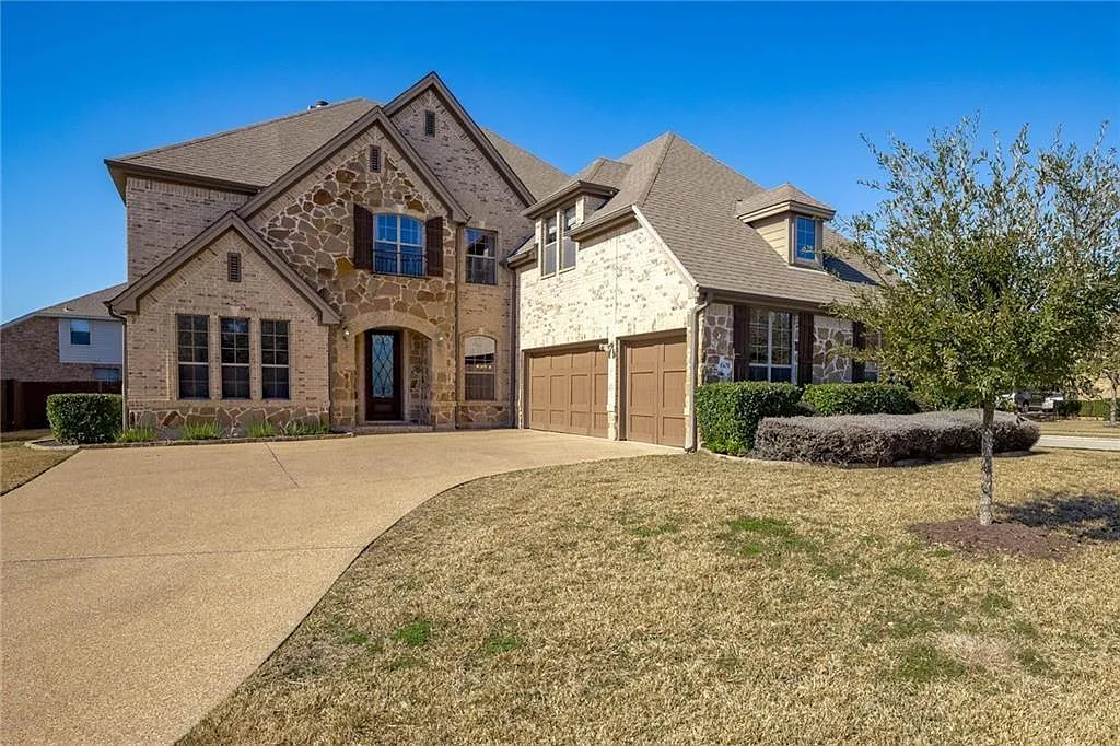 5 bed, 3.5 bath, 3972 sqft, $3,500 — Photo 1