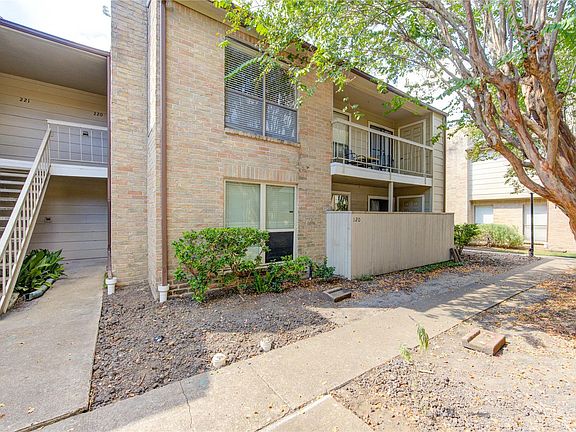 3rd image of 2120 Wilcrest Dr APT 220