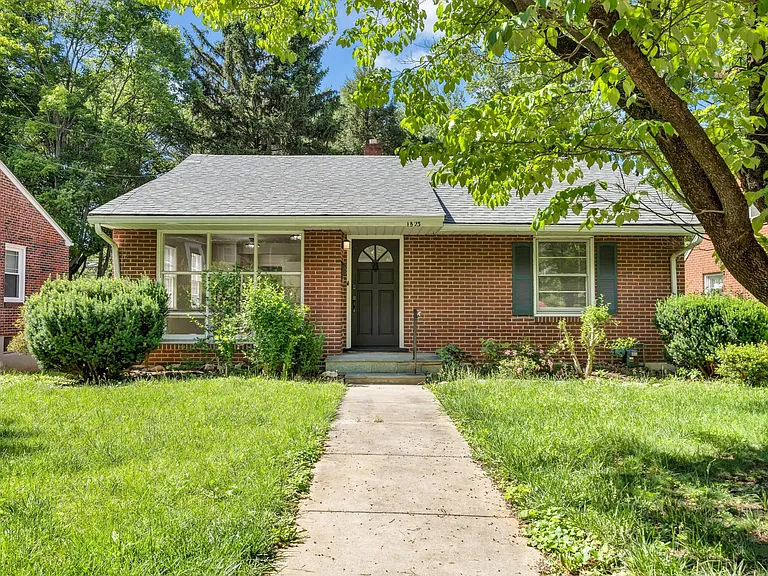 1523 Main St SW — Photo 4