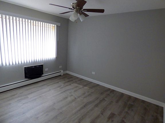 5th image of 1051 Todd Farm Dr APT 1