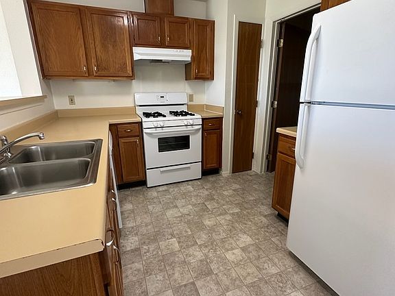 3rd image of 1371 Dakota Dr