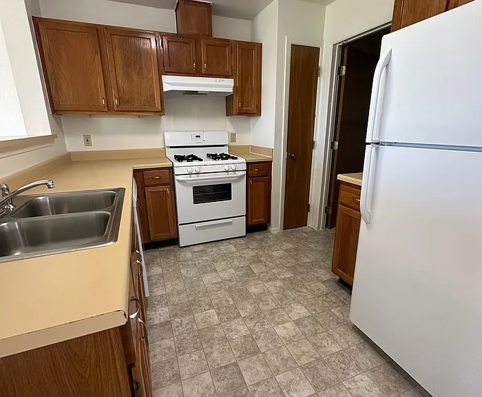 1371 Dakota Dr — Photo 3