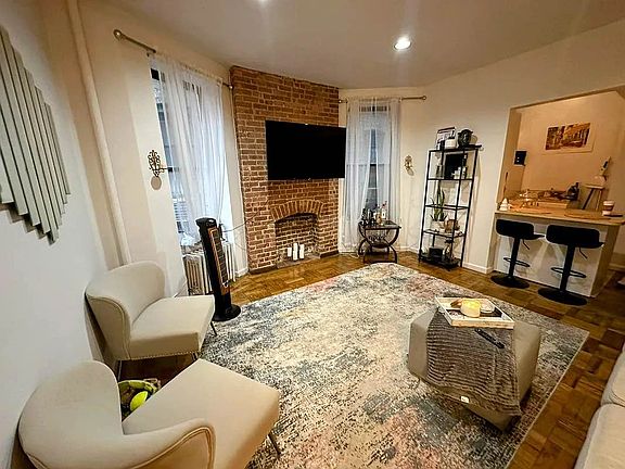 2nd image of 159 W 80th St APT 5D