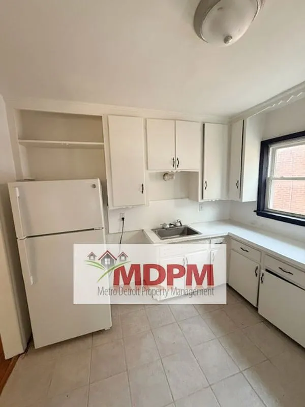 3 bed, 999 sqft, $1,100 — Photo 2