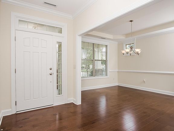5th image of 121 Aldenwood Pl
